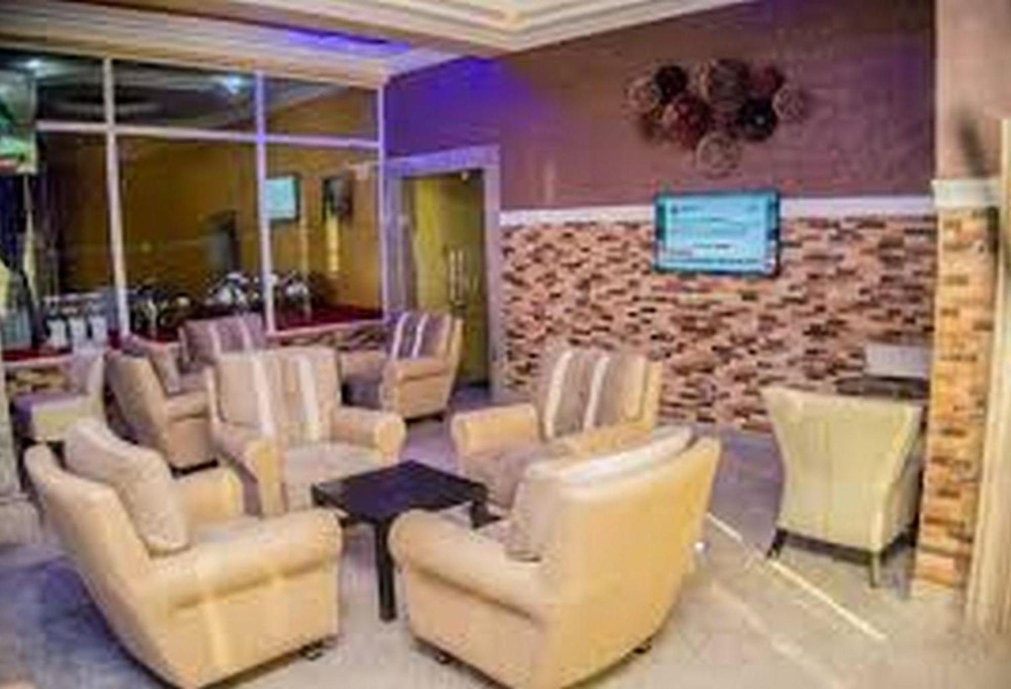 Room In Lodge - Hampton Towers Spa Asaba Exterior photo
